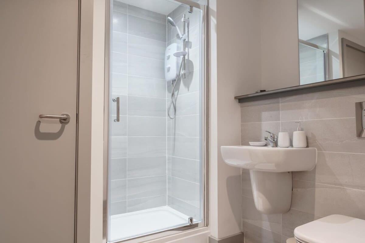 Contemporary 1 Bed Apartment In Liverpool Centre Bagian luar foto